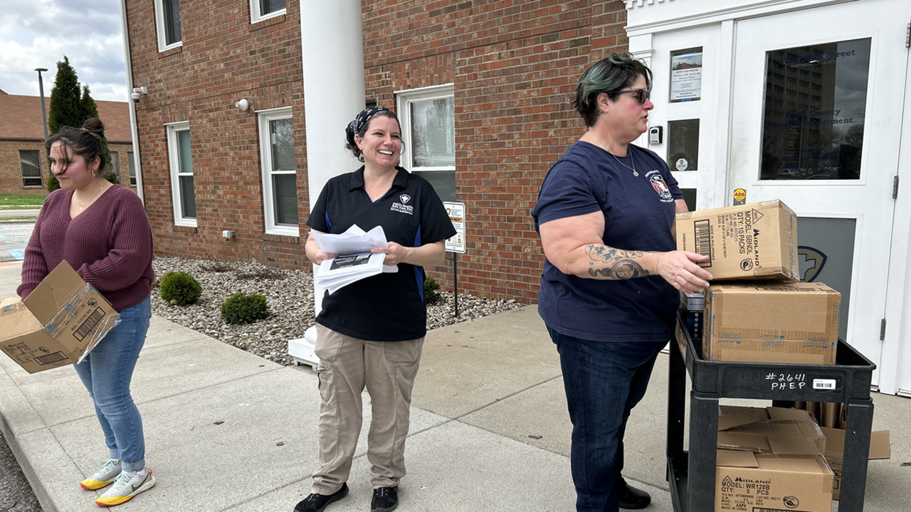 Clark County Health Department distributes weather radios